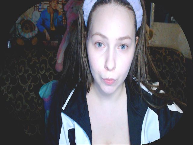 Live sex webcam photo for MollyMey #274568426