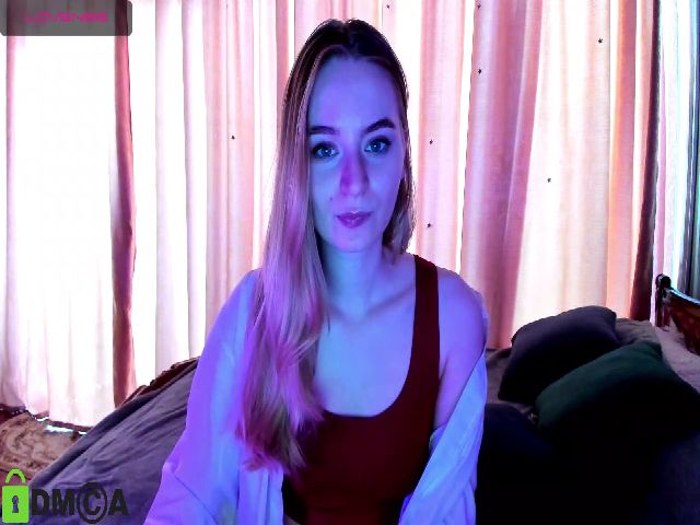 Live sex webcam photo for MollyShinee #272475533