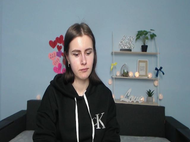 Live sex webcam photo for MollyTravis #273233450