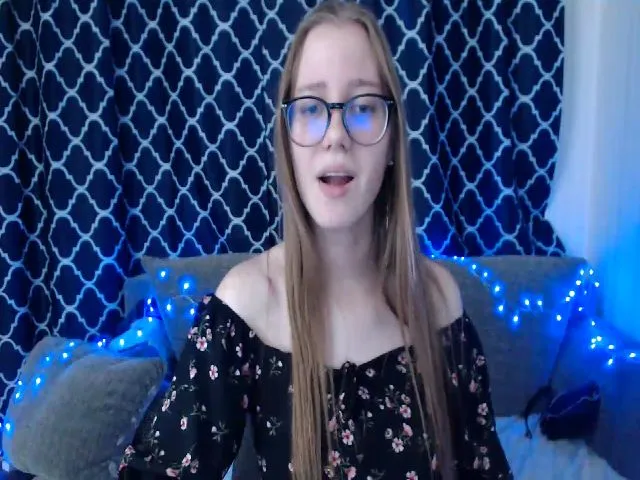 Live sex webcam photo for MollyXss #274230513