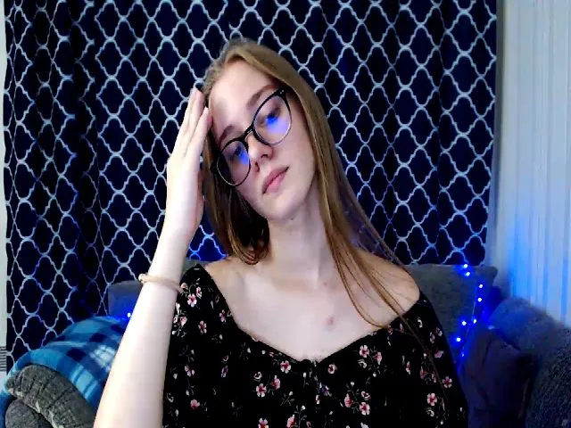 Live sex webcam photo for MollyXss #274423841