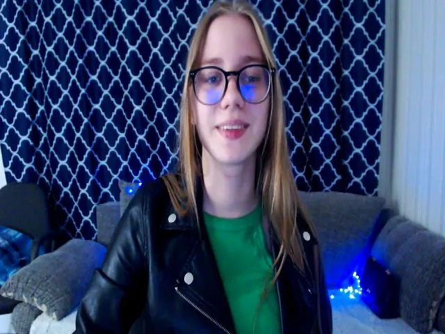 Live sex webcam photo for MollyXss #274579850