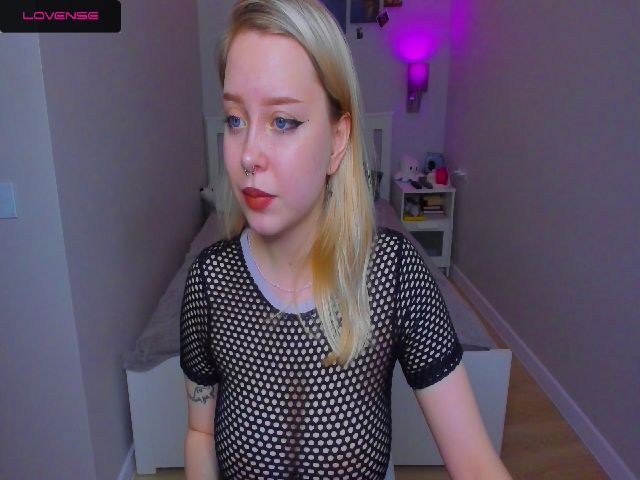 Live sex webcam photo for MonaLauu #287895880