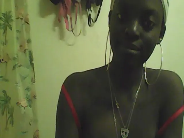 Live sex webcam photo for MonetBaby #273031873