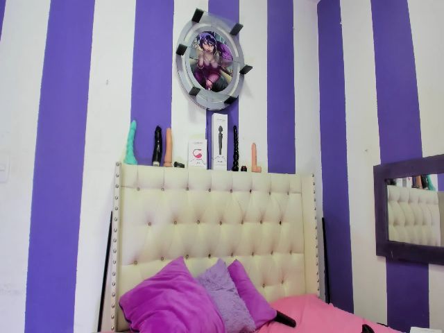 Live sex webcam photo for Monic_21 #273105683