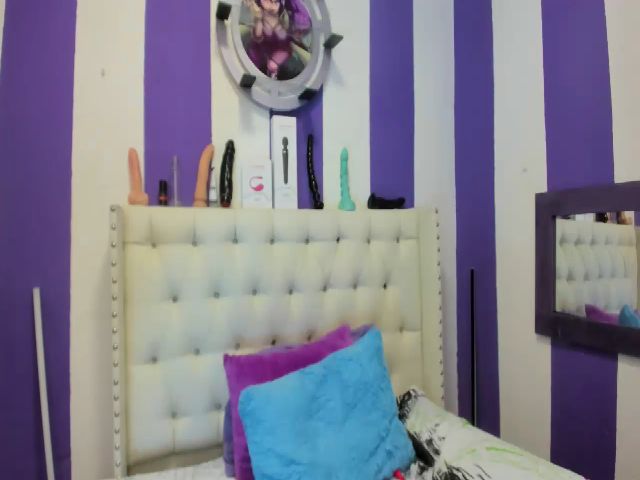 Live sex webcam photo for Monic_21 #273157780