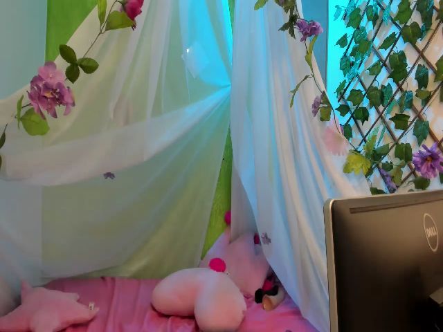 Live sex webcam photo for Monic_21 #273275734