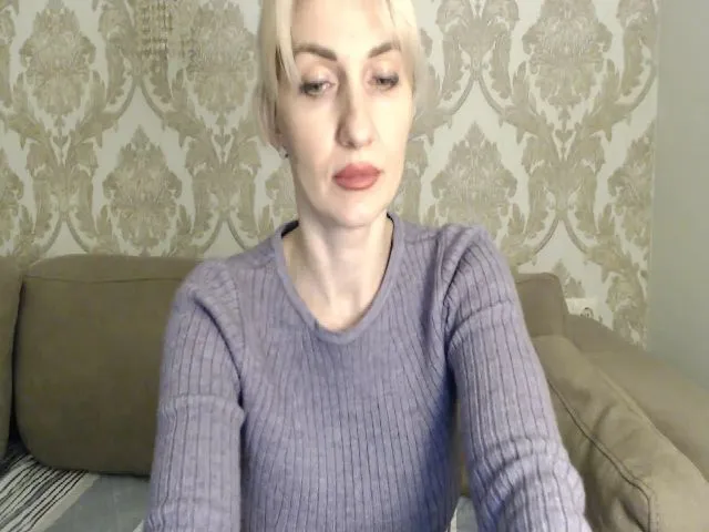 Live sex webcam photo for MonicaChu #271970890