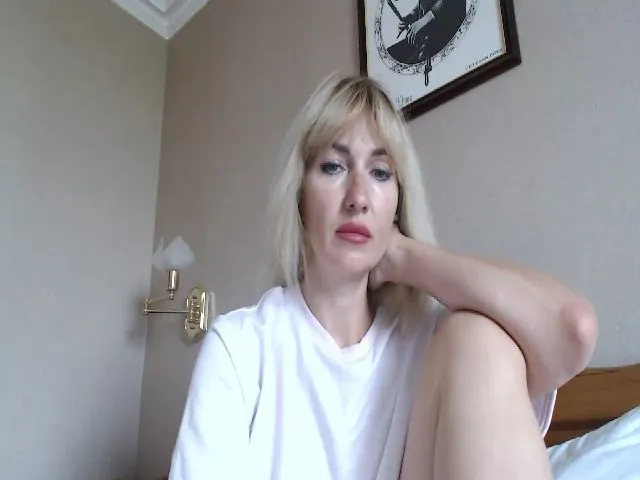 Live sex webcam photo for MonicaChu #274221226