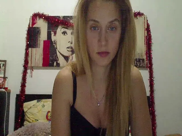 Live sex webcam photo for MonicaDiamond #272047194