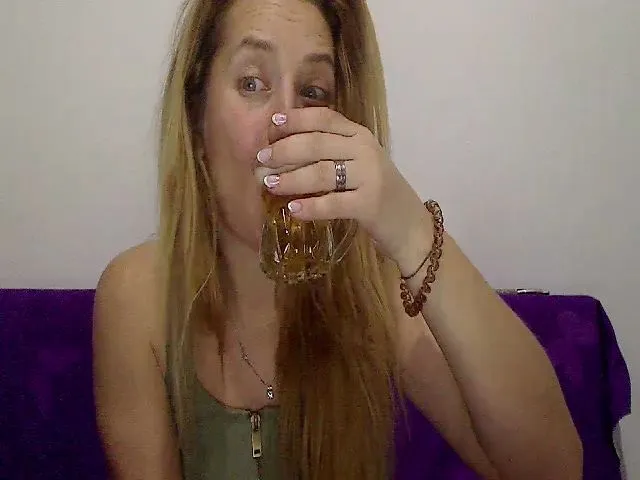 Live sex webcam photo for MonicaDiamond #272492972