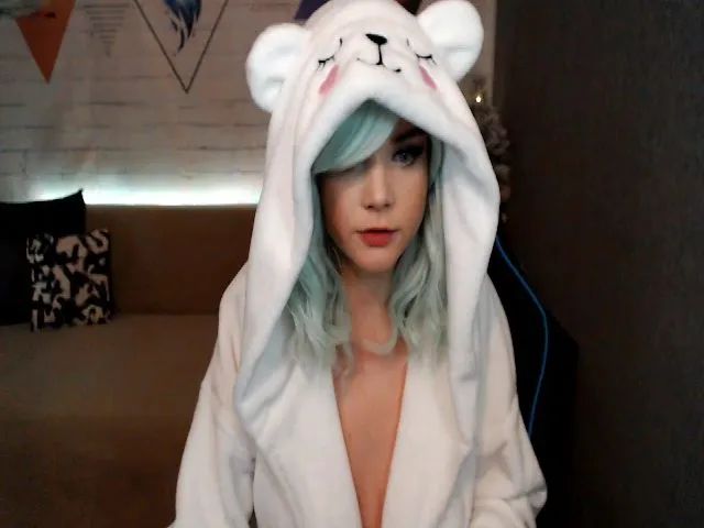 Live sex webcam photo for MonicaHigh #271835892