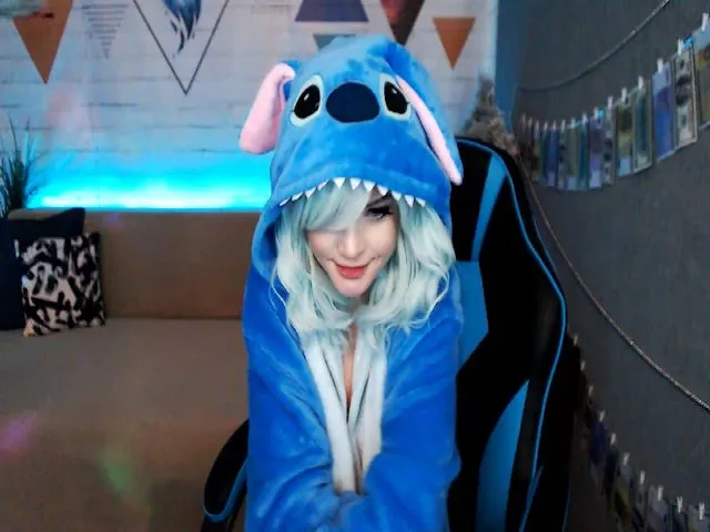 Live sex webcam photo for MonicaHigh #272312536