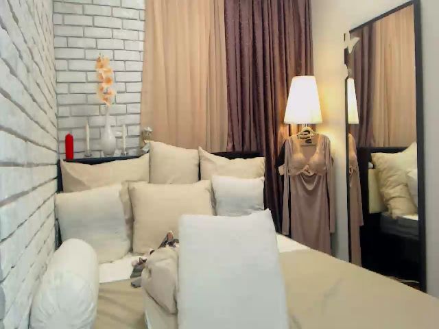 Live sex webcam photo for MonicaUDream #272063799