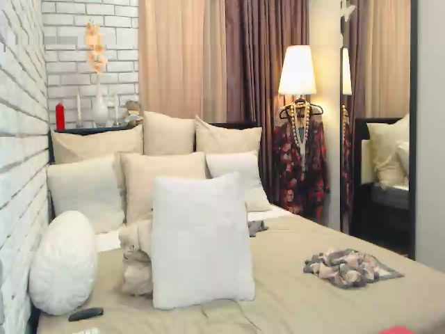 Live sex webcam photo for MonicaUDream #272367489