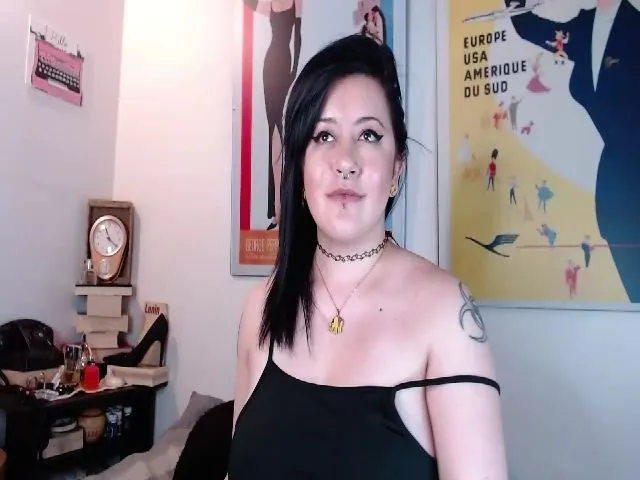 Live sex webcam photo for MonikaBohn92 #272848504