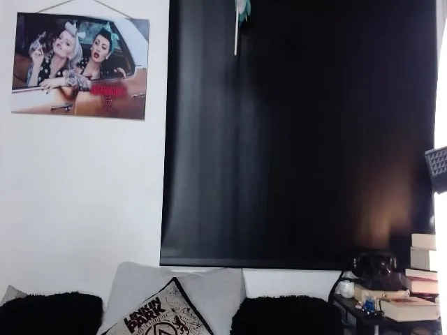 Live sex webcam photo for MonikaBohn92 #273030149