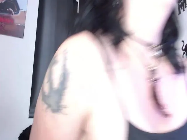 Live sex webcam photo for MonikaBohn92 #273236727