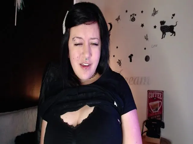 Live sex webcam photo for MonikaBohn92 #273302702