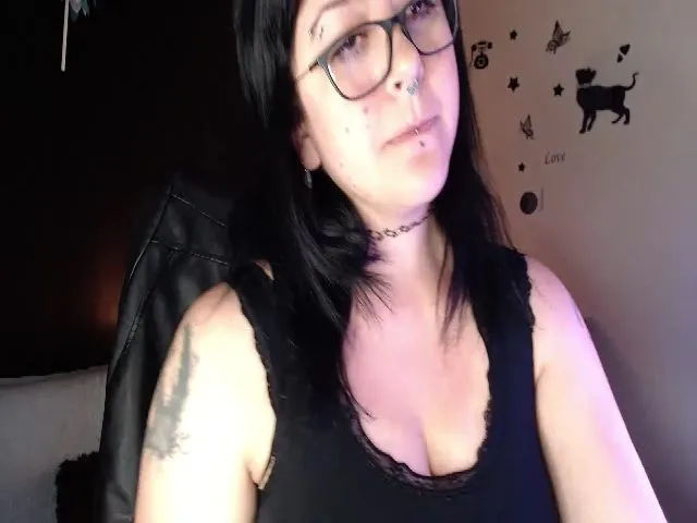 Live sex webcam photo for MonikaBohn92 #273306606