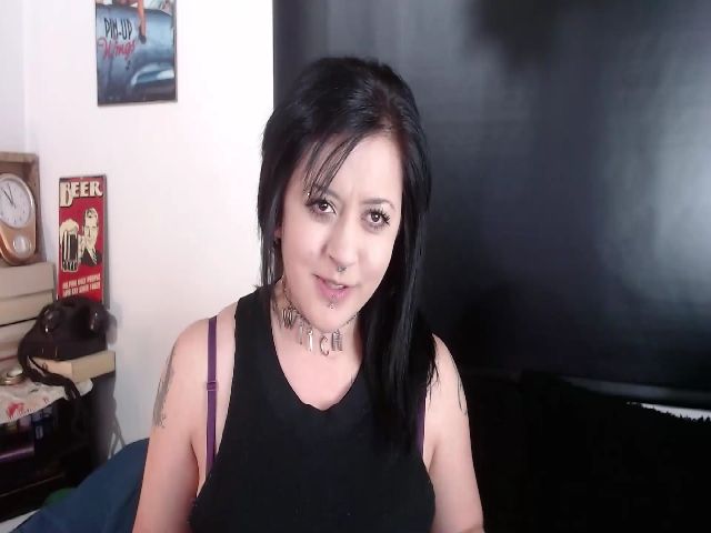 Live sex webcam photo for MonikaBohn92 #274133028