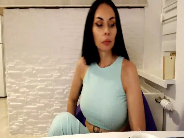 Live sex webcam photo for MonikaMo #274080835