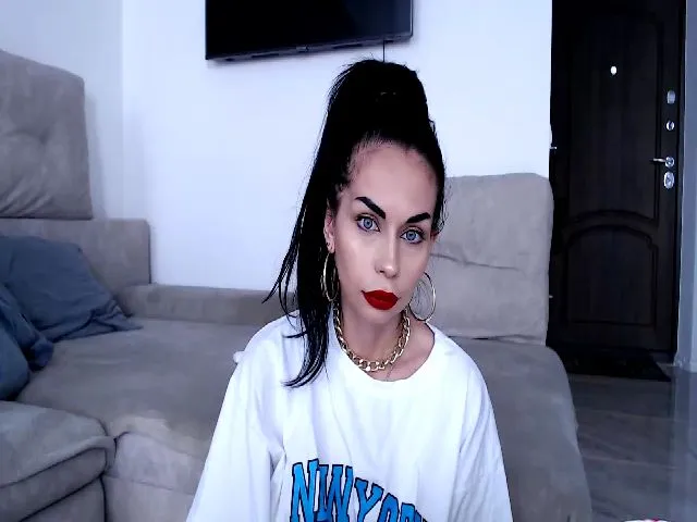 Live sex webcam photo for MonikaMo #274126318