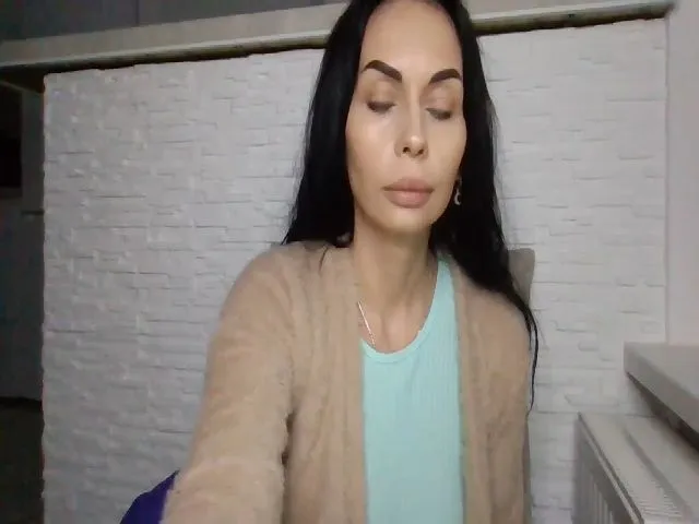 Live sex webcam photo for MonikaMo #274179545