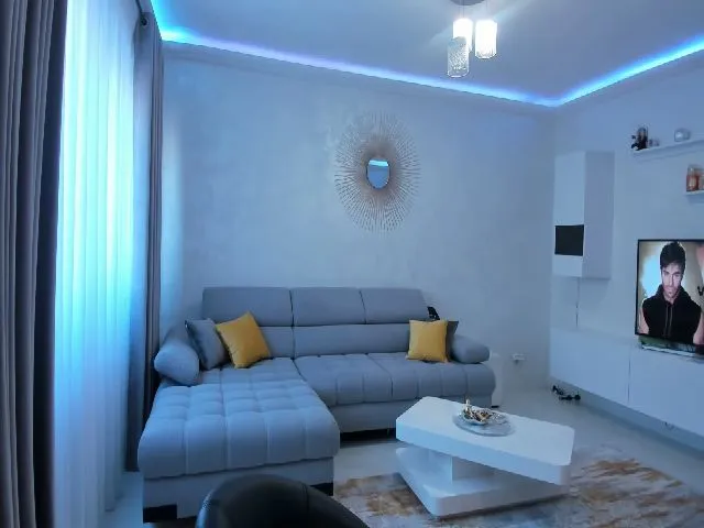 Live sex webcam photo for MoniqSexy #272357814