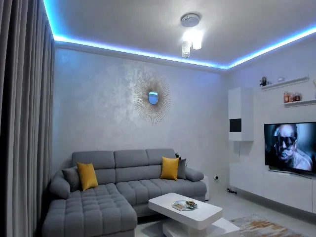 Live sex webcam photo for MoniqSexy #272387532