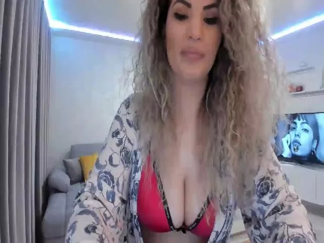 Live sex webcam photo for MoniqSexy #272647787