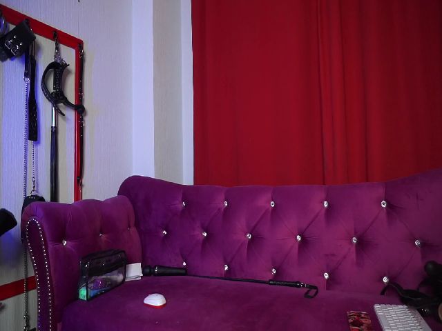 Live sex webcam photo for MonsterLily #273545642