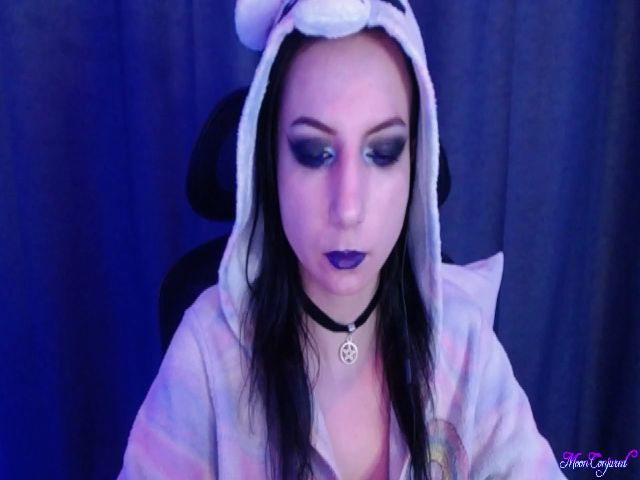 Live sex webcam photo for MoonConjured #272600202
