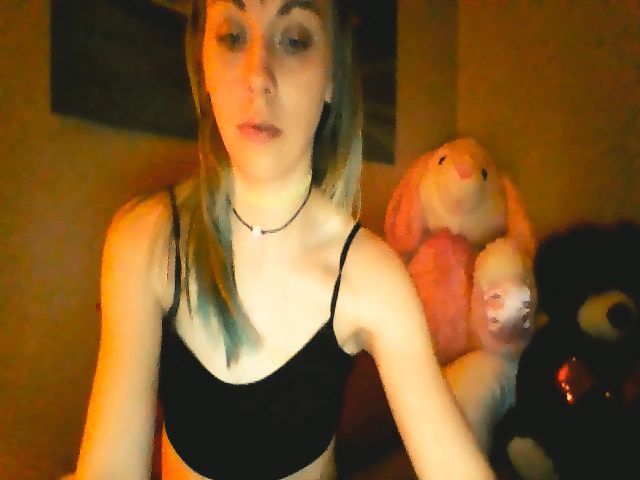 Live sex webcam photo for MoonbbFloof69 #272895949