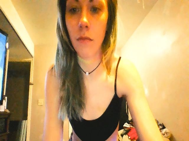 Live sex webcam photo for MoonbbFloof69 #272899648