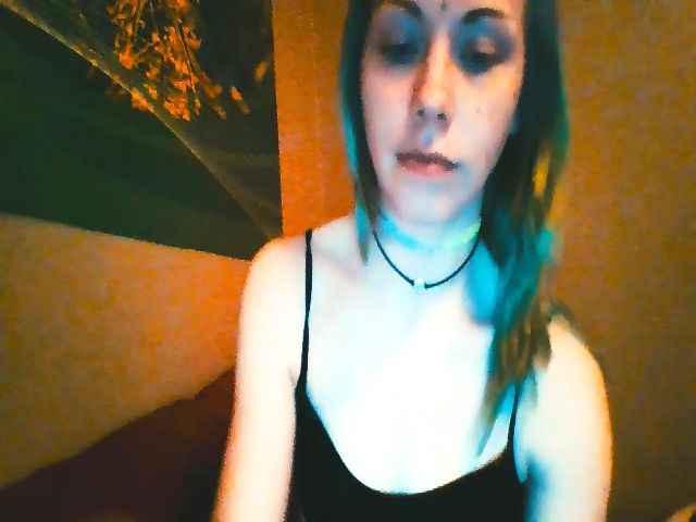 Live sex webcam photo for MoonbbFloof69 #272918937