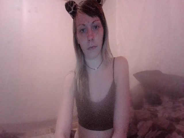 Live sex webcam photo for MoonbbFloof69 #273546722