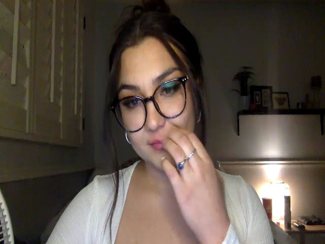 Live sex webcam photo for Mostlymiley #272775847