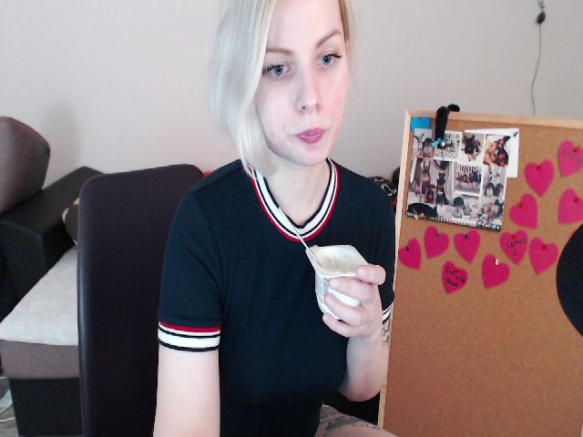 Live sex webcam photo for MozzarellaBlu #272385256