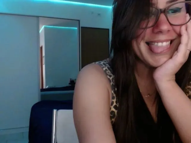 Live sex webcam photo for MrsLovage #271899729
