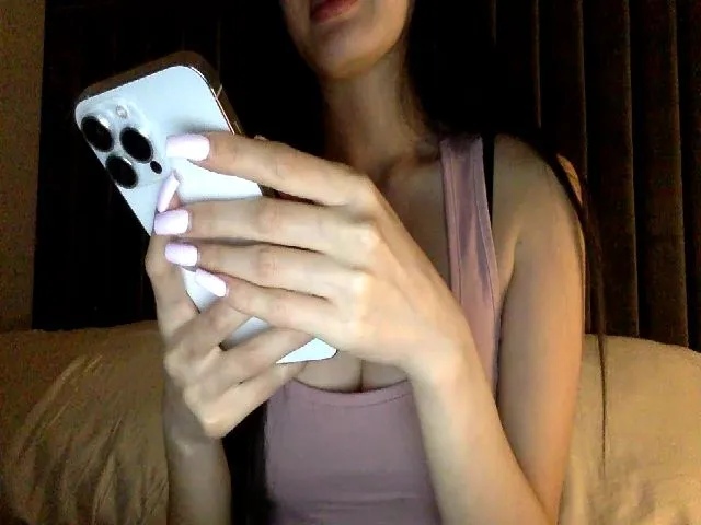 Live sex webcam photo for MsAkira #272750569