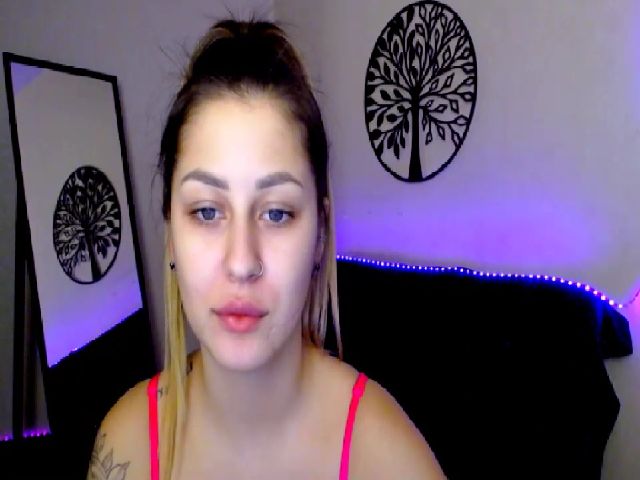 Live sex webcam photo for MsDream_ #272249144