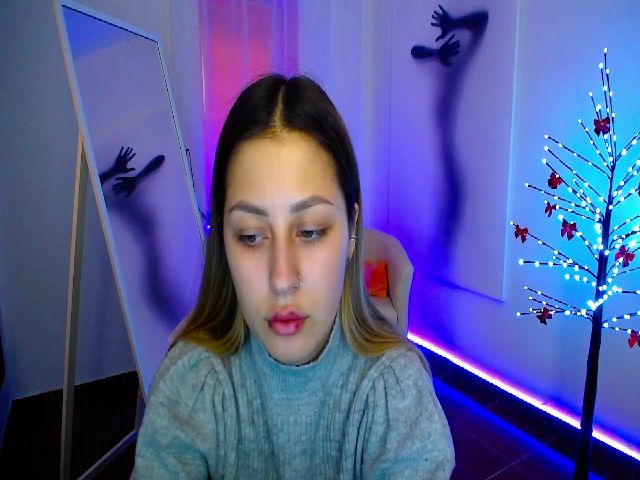 Live sex webcam photo for MsDream_ #272473525