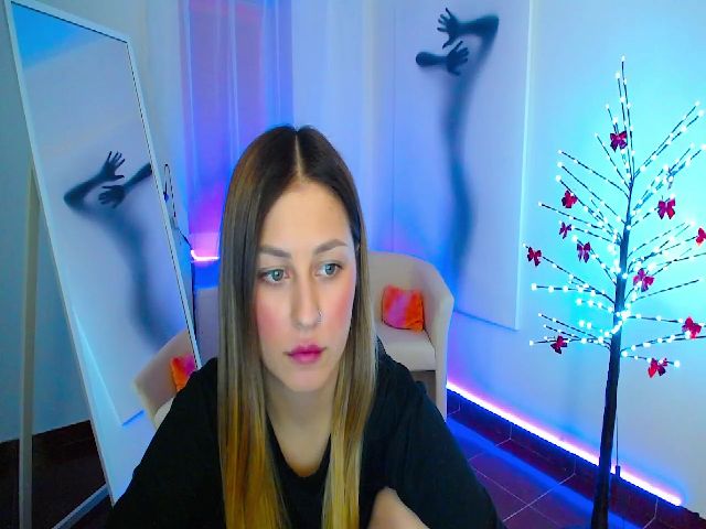 Live sex webcam photo for MsDream_ #272505404