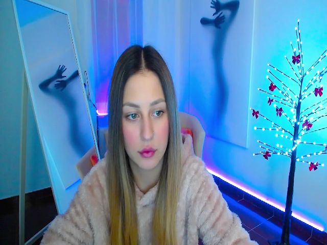 Live sex webcam photo for MsDream_ #272521773