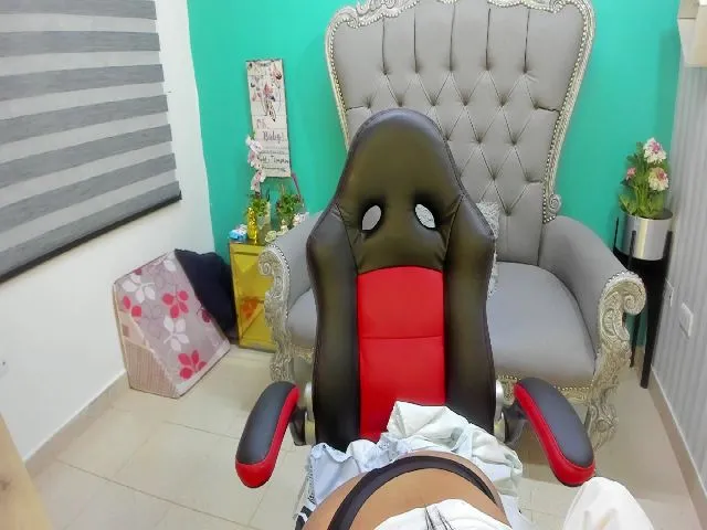 Live sex webcam photo for Mss_Thalia #272889731