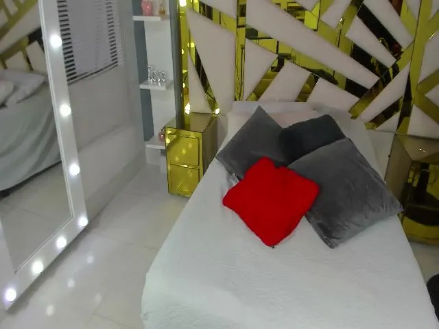 Live sex webcam photo for Msschloe_ #272503827