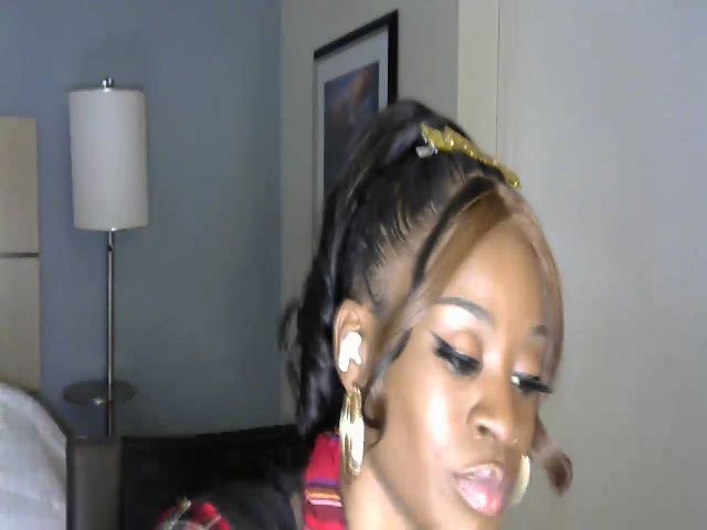 Live sex webcam photo for MxchaBxnny #273579786