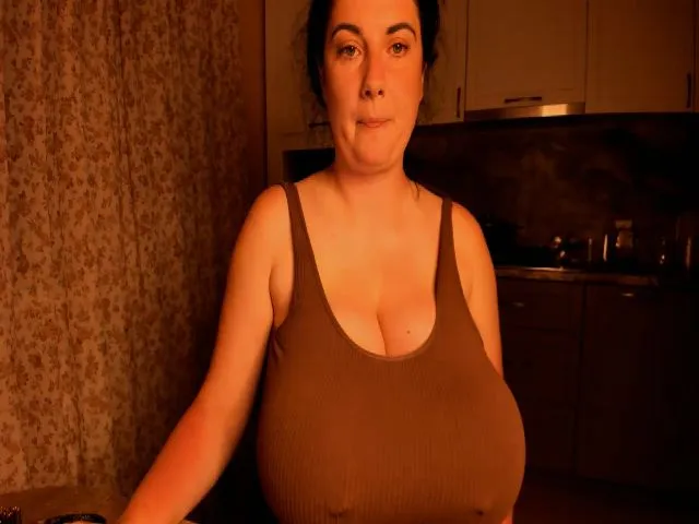 Live sex webcam photo for MyHornyVodka #273350446