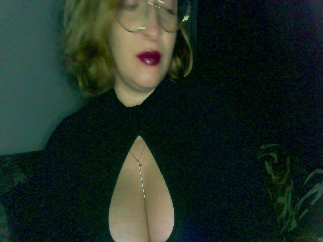 Live sex webcam photo for MyMistressV #272482350